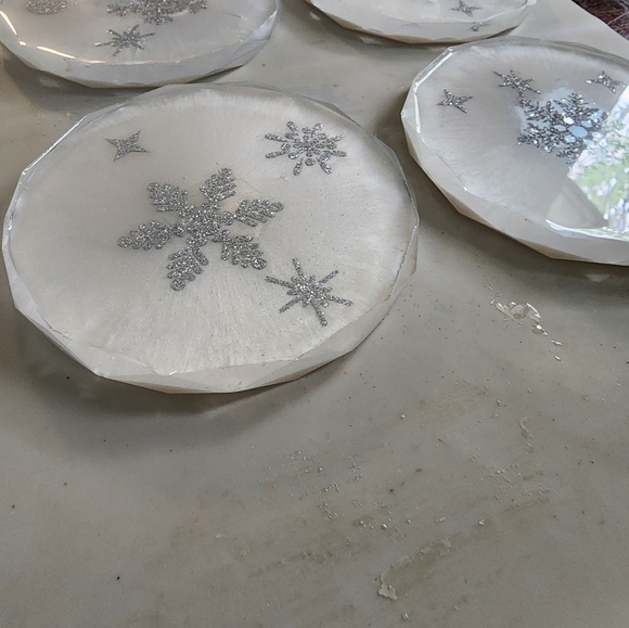 Snowflake coasters - Picture 4 of 5